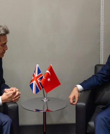 hakan-fidan-ed-miliband-2490351.jpg