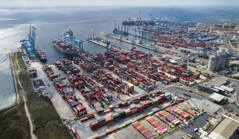 Dış ticaret dengesi ağustosta yüzde 22,3 yükseldi.