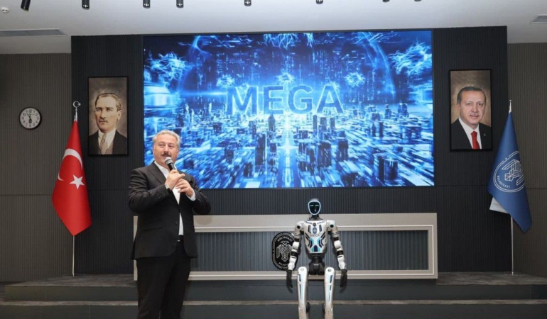 İnsansı Robot MEGA, Melikgazi’de Hizmete Girdi