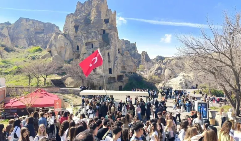 İzmir’de Farkındalık Yaratıldı: Rekor Kırıldı! Milyonlarca Turist Şehre Akın Etti!