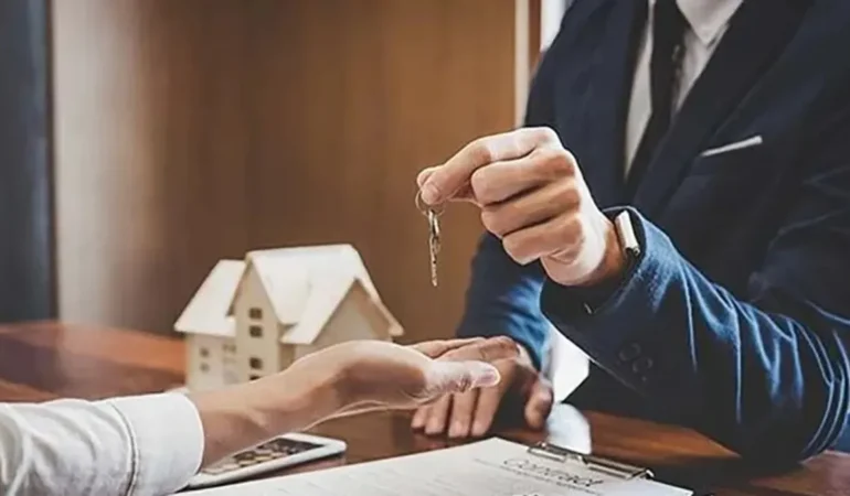 İZMİR’DE EV TUTACAKLAR DİKKAT! KİRA FİYATLARI TAVANA UZANDI: İLÇE İLÇE GÜNCEL RAKAMLAR