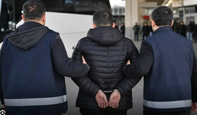 İzmir’de hastaneden kaçan hükümlü, otogarda yakalandı.
