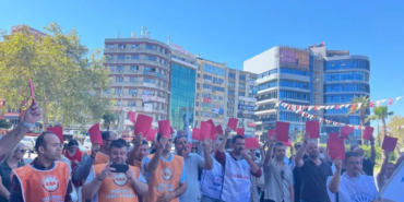 izmirde-iscilerden-kirmizi-kartli-eylem-konak-belediyesi-sozunu-tutmadi-1790256374201.png