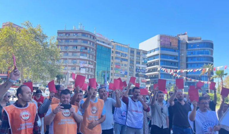 İzmir’de işçilerden ‘kırmızı kart’lı eylem! Konak Belediyesi vaatlerini yerine getirmedi!