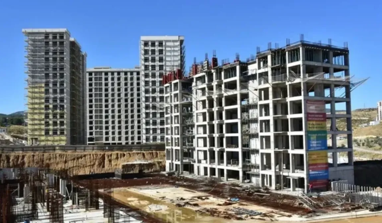 İzmir’de kooperatif mağdurları sert bir tepki gösterdi: Tek hatamız İZBB’ye güvenmek!