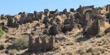 izmirde-zamana-terk-edilen-koy-120-haneli-koyden-geriye-sadece-tas-evler-kaldi-1789378855960.jpeg