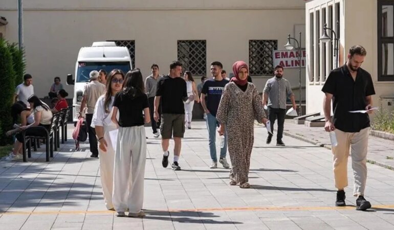 Bugün hangi sınavlar yapılıyor?