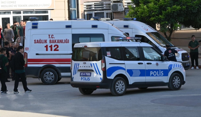 Manisa’da okul çevresindeki saldırıya yönelik 7 kişi tutuklandı.