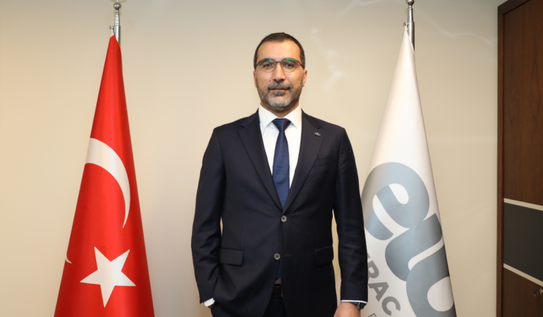 Moda sektörü 2027 hedefleri için iki farklı pazarlama stratejisiyle harekete geçiyor.