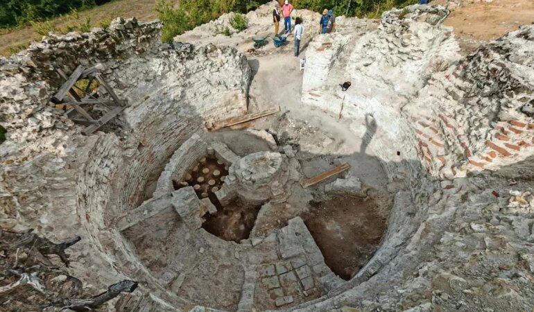 Arkeologların Dikkatini Çeken Keşif: Roma Sarayı Altında Gizli Bir Hamam Bulundu