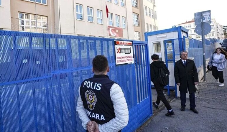 Bakan Çiftçi açıkladı: Okullarda güvenlik için 31 bin personel görevlendirilecek.