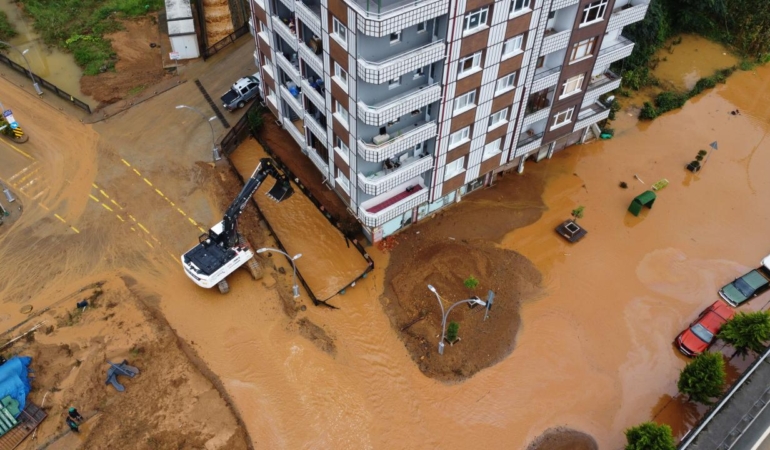 Rize’de sağanak yağışın neden olduğu zarar 1 milyar 42 milyon lira olarak belirlendi.