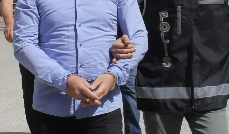SON DAKİKA: İzmir de dahil olmak üzere 4 ilde yasa dışı bahis ve uyuşturucu ile ilgili operasyon gerçekleştirildi: 137 şüpheliye işlem yapıldı.