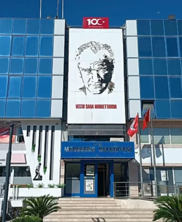 son-dakika-izmir-menderes-belediyesine-2-dalga-operasyon-9-supheli-gozaltina-alindi-1790143102261.pn_.webp