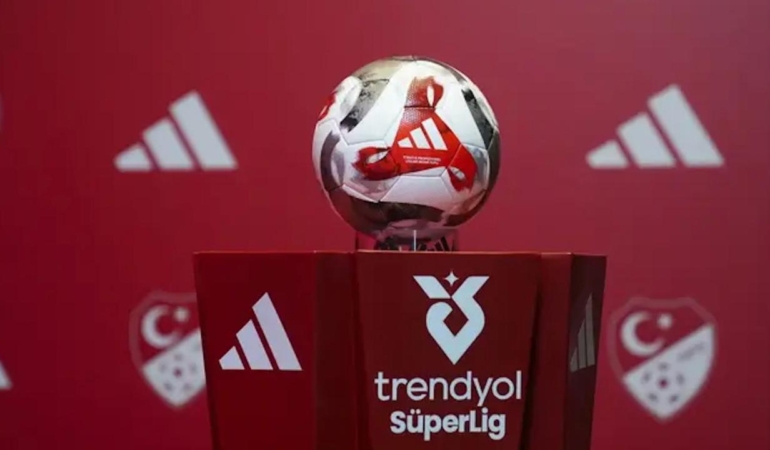 Süper Lig takımları 202 yeni transfer gerçekleştirdi.