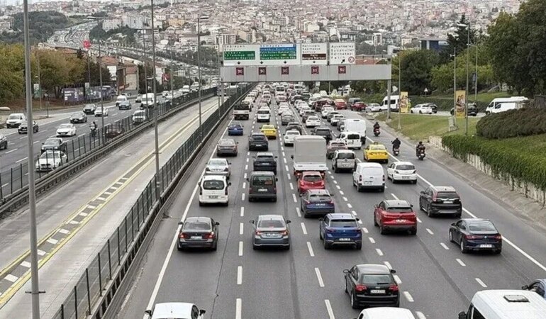 Yağmur İstanbul’da Trafik Yoğunluğunu Yüzde 85’e Çıkardı