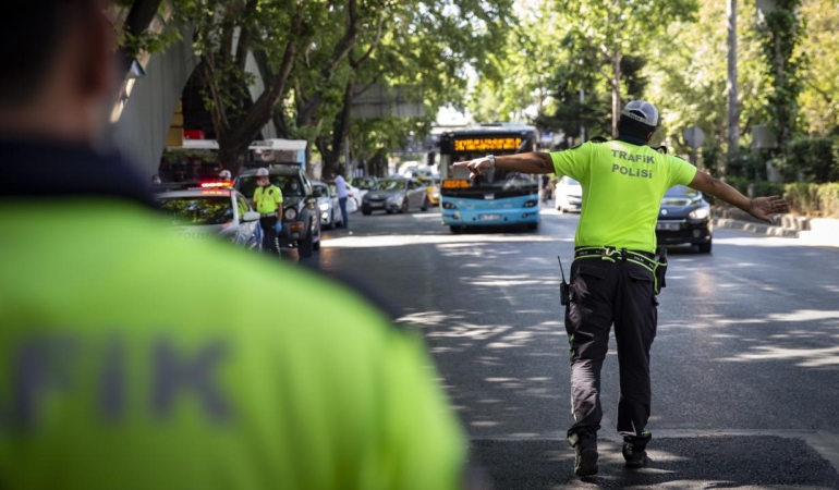 Başkentte yarın belirli yollar trafiğe kapatılacak.
