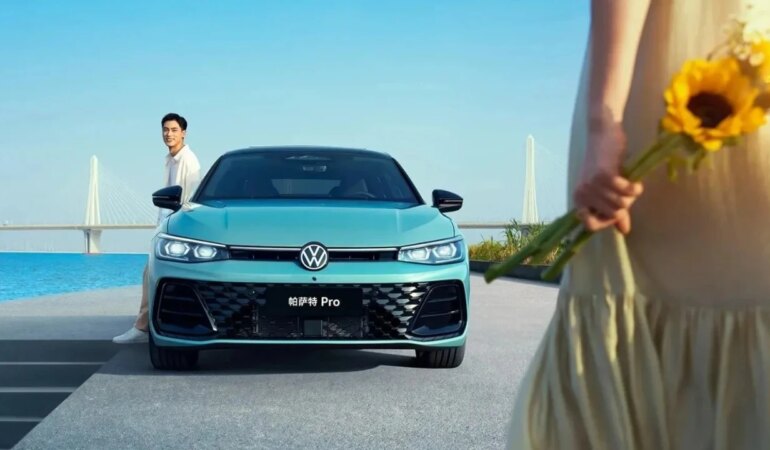 Volkswagen, Yeni Passat Pro’yu tanıttı: İç mekanın en dikkat çekici yeniliği ekran.