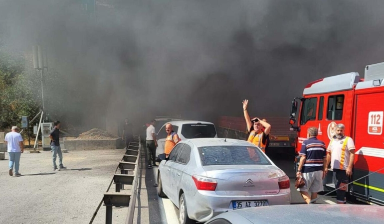 Bayraklı Tünelleri’nde meydana gelen tır yangını – Son Dakika Haberleri