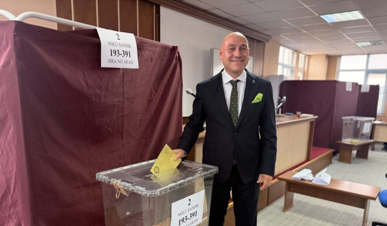 Akhisar Ticaret Borsası’nda Alper Alhat Tekrar Başkan Seçildi