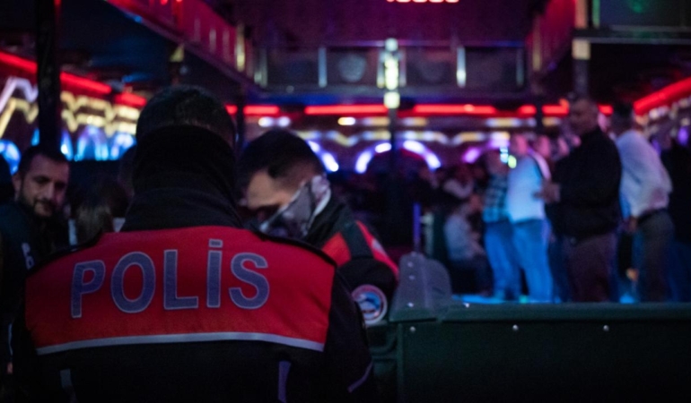 Ankara’da eğlence mekanlarına yönelik gerçekleştirilen operasyonda 68 kişi gözaltına alındı.