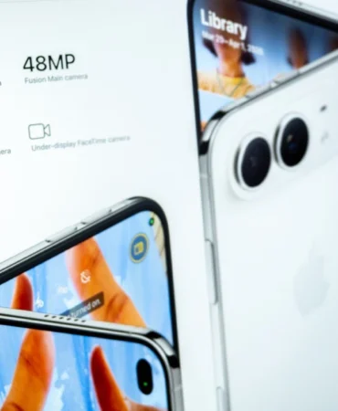 applein-katlanabilir-ilk-telefonu-iphone-duo-modelinde-face-id-yerine-touch-id-tercih-etmesi-dikkat.webp