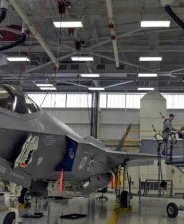 avustralyadan-abdye-gonderilen-gizli-f-35-parcalari-kargo-calisaninin-e-posta-hatasi-nedeniyle-hong.webp