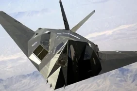 gorunmezlik-teknolojisinin-oncusu-ve-ilk-gizlilik-yetenekli-taarruz-ucagi-f-117a-nighthawk-smithsoni.webp
