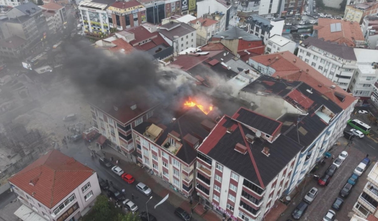 istanbul-bina-yangindha-2495497.jpg