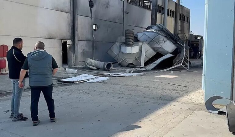 İzmir Torbalı’da bir fabrika kazanı patladı: Yaralılar mevcut.