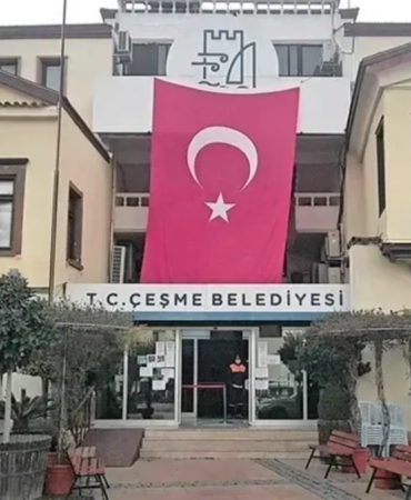 izmirde-cesme-belediyesine-yonelik-operasyon-12-supheli-adliyede-1791529246599.png