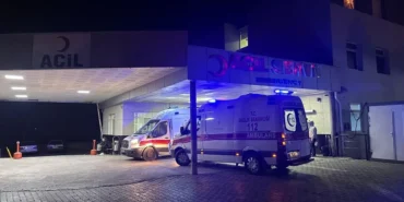 izmirde-skandal-zehirlenme-bir-yemek-firmasinin-dagittigi-yemekten-yiyen-80-isci-hastaneye-kaldirild.webp