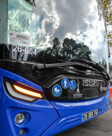 izmirde-toplu-ulasimda-yeni-donem-basliyor-111-yeni-otobus-yola-cikiyor-1791981903878.jpeg