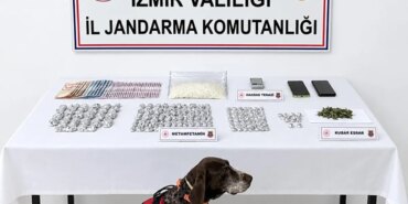 izmirde-uyusturucu-operasyonu-2-kisiye-tutuklama-1793458496383.jpeg