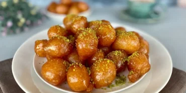 izmirin-neyi-meshur-ne-gevrek-ne-de-boyoz-izmirin-sokaklarinda-lezzet-bombasi-kokusunu-duyan-denemed.webp