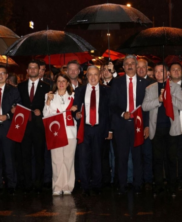 niluferde-cumhuriyet-coskusu-yagmura-ragmen-dinmedi-1793359801.jpg