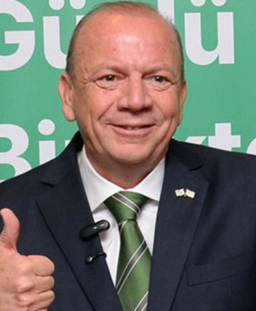 ozer-matli-1791527706.jpg