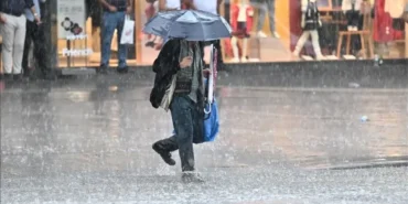 semsiyeleri-acin-izmir-saganaga-teslim-izmir-hava-durumu-2-ekim-cuma-meteoroloji-paylasti-1790913441.webp
