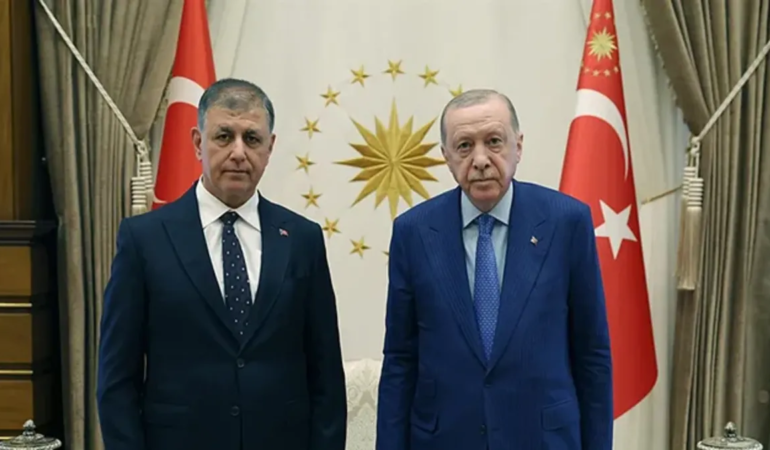 SON DAKİKA: Beştepe temasının ardından İzmir’de kulis hareketliliği zirveye ulaştı! Cemil Tugay’ın AK Parti’ye katılacağı tarih belli oldu.