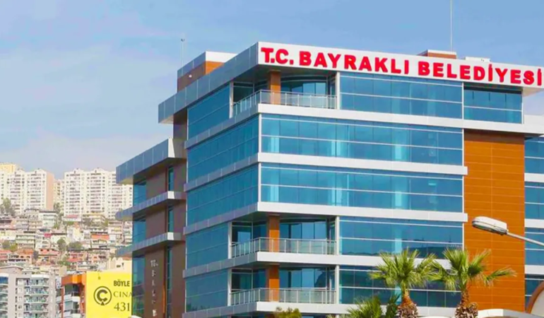 SON DAKİKA: İzmir Bayraklı Belediyesi’ne operasyon yapıldı! 45 şüpheli hakkında gözaltı kararı verildi; aralarında eski Belediye Başkanı Serdar Sandal da bulunuyor.