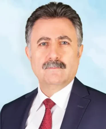 son-dakika-izmirde-bayrakli-belediyesine-operasyon-onceki-donem-belediye-baskani-serdar-sandal-ve-5.webp