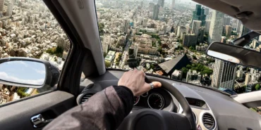 tanitiminin-uzerinden-gecen-uzun-surenin-ardindan-sergilenen-tesla-roadster-2-havada-asili-kalma-gos.webp