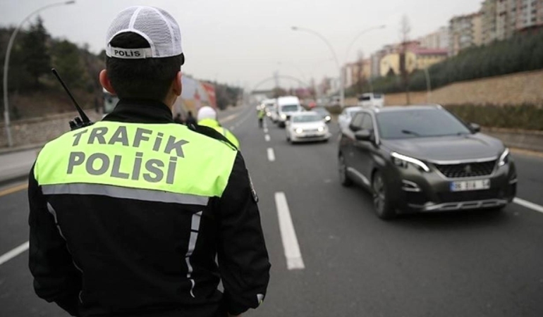 trafik-polisi-2296336.jpg